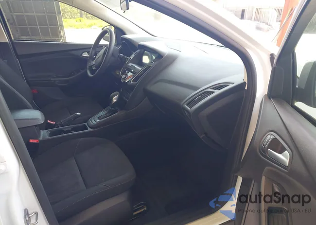 1FADP3M28HL282236: 44699684