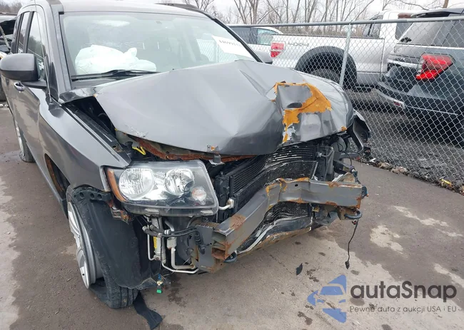 1C4NJDEB2GD573019: 44699133