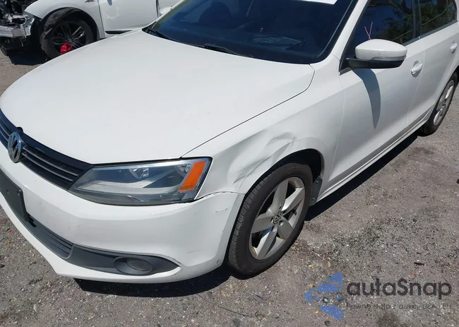 3VWLL7AJ1CM424077: 44700429