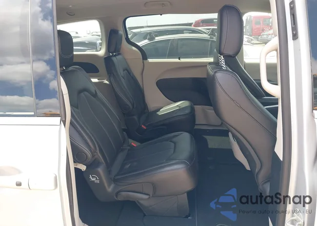 2C4RC1BG7RR129418: 44701835