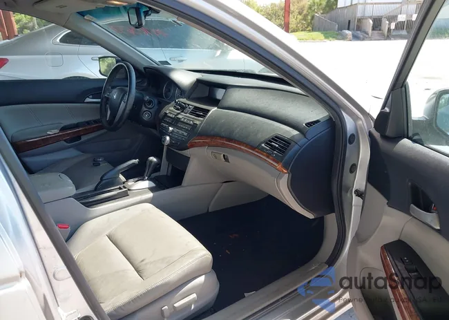 1HGCP3F88BA008014: 44703633