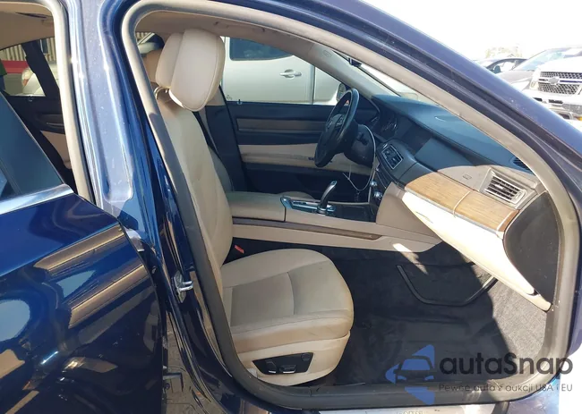 WBAKA4C53BC613233: 44704015