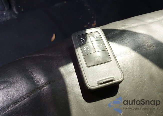 YV1952AS0B1144210: 44707421