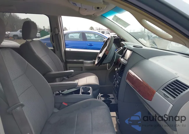 2A8HR54P48R119077: 44707809