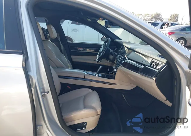 WBAKC8C57BC433612: 44708234