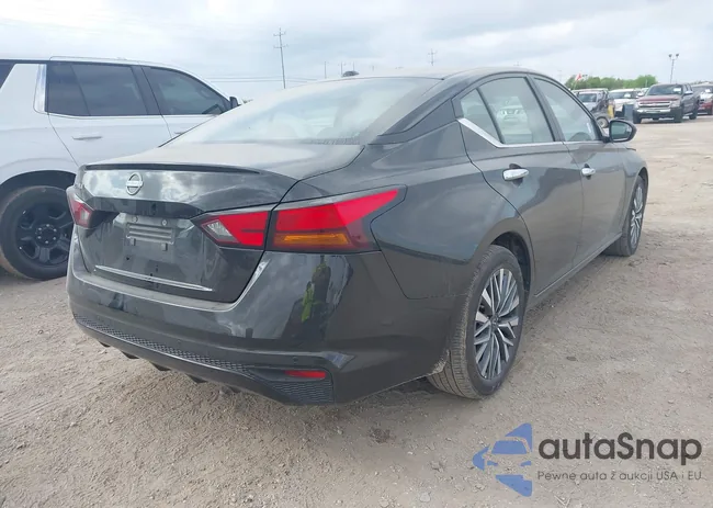 1N4BL4DV1SN370320: 44710669