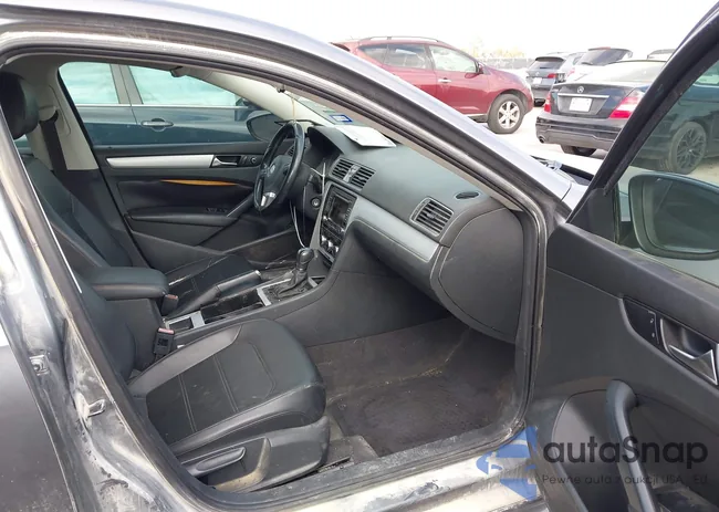 1VWBH7A31CC018476: 44712785