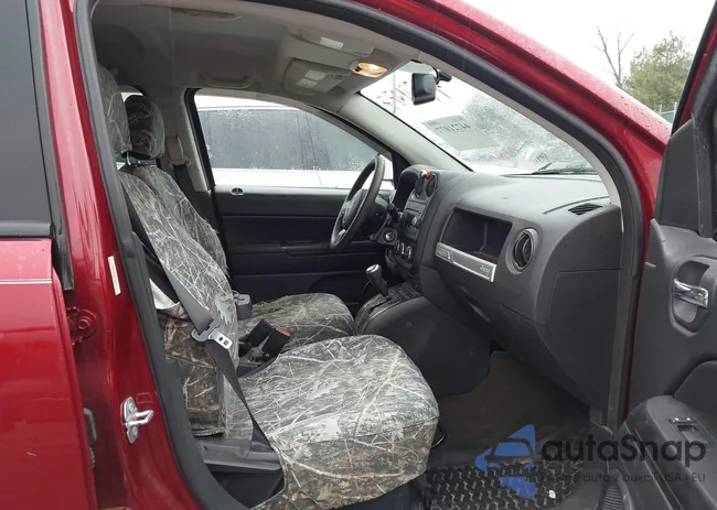 1C4NJDBB9GD776428: 44721077