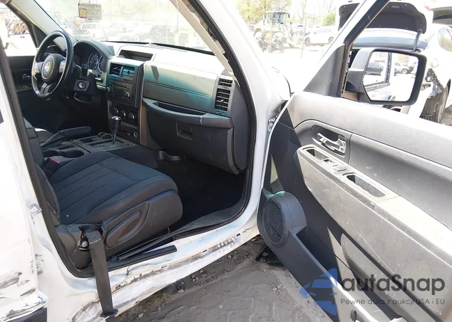 1C4PJMAK8CW113859: 44724719