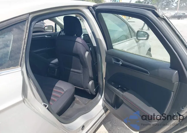 3FA6P0HD6FR108215: 44735728