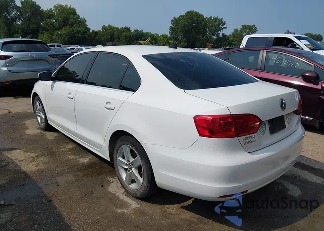 3VW3L7AJ1CM410213: 45772950
