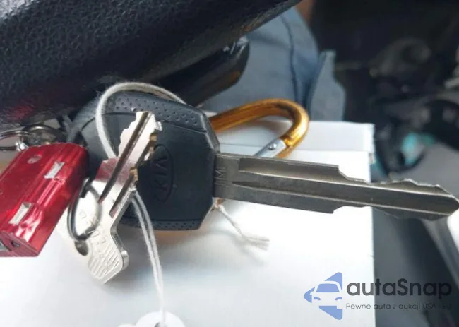 KNDJE723277299935: 12067565