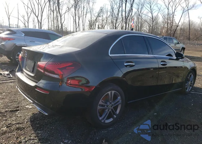 W1K3G4EB3LW045113: 72796082