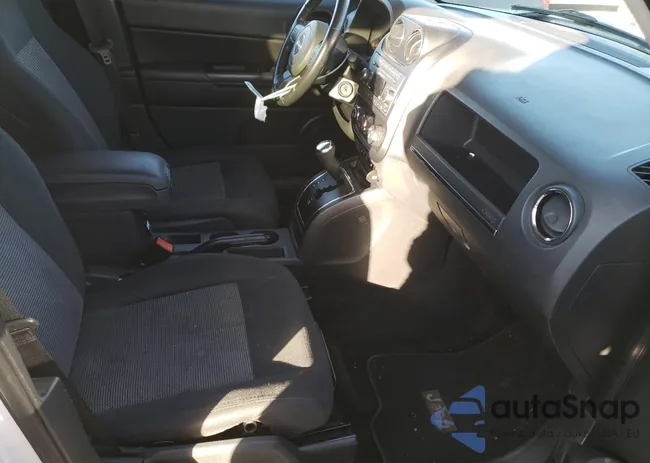 1C4NJPFB3CD690585: 44191965