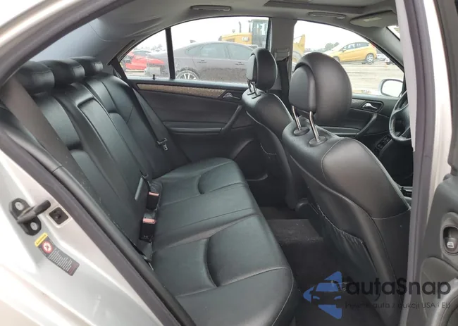 WDBRF40JX3F415607: 39804604