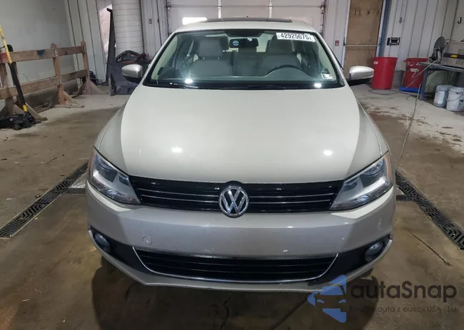 3VWLL7AJ3DM230460: 42925675