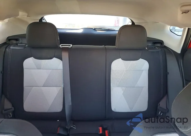 KL77LFEP8TC039076: 73379625