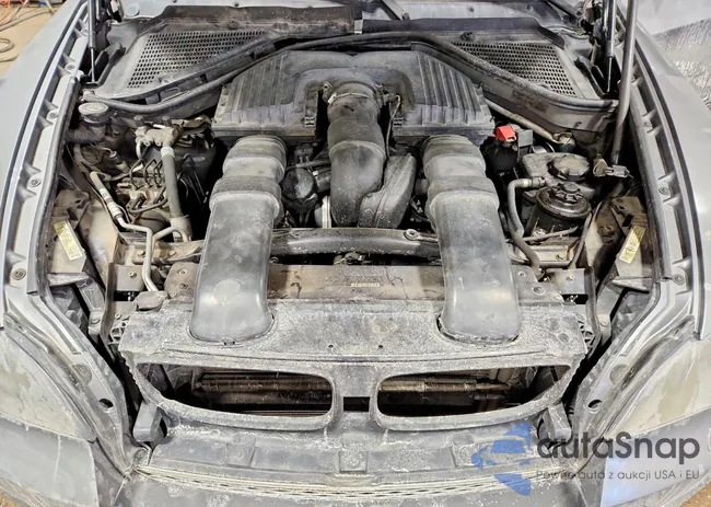 5UXFE83528L167924: 74969365