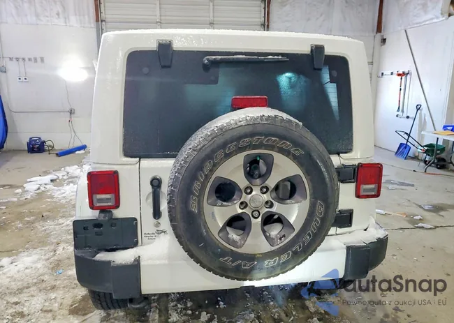 1C4BJWEG2GL163823: 74596175