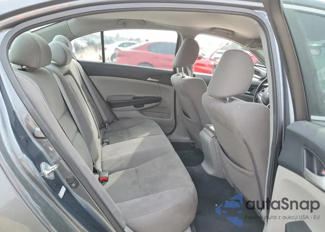 1HGCP2F40BA068392: 75666745