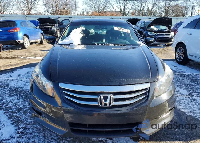 1HGCP3F87CA000200: 72800925