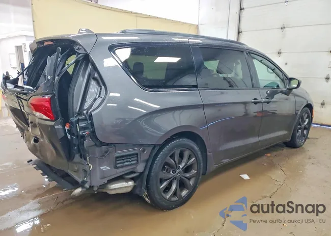 2C4RC1BG4JR178113: 74082665