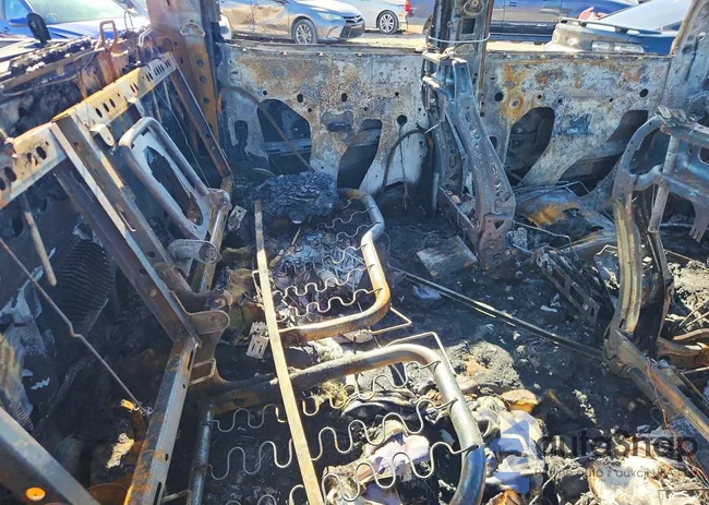 1GC1KWE82FF632956: 74842235