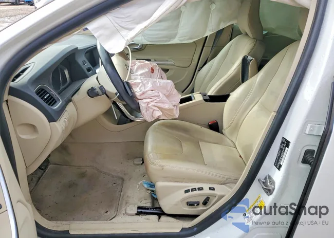 YV140MFK2F1365584: 74896905