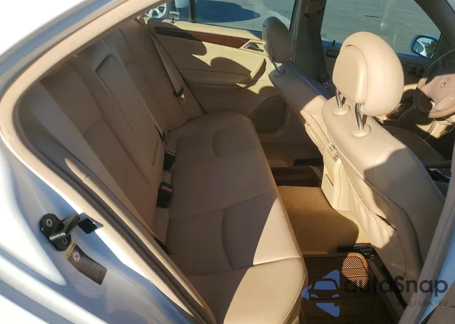 WDBRF64J02F244418: 72694985