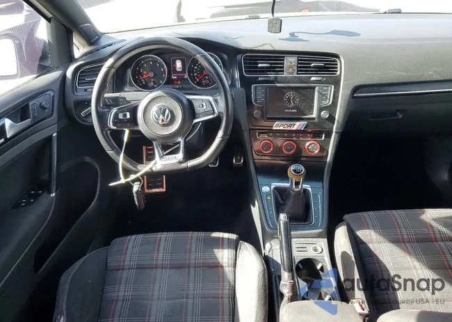 3VW547AUXHM026180: 73549925