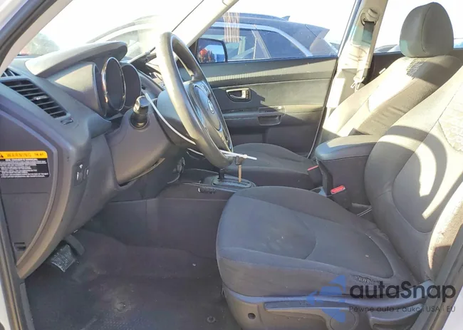 KNDJT2A21A7702781: 72891755