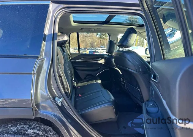 1C4RJYB69RC720686: 74271205