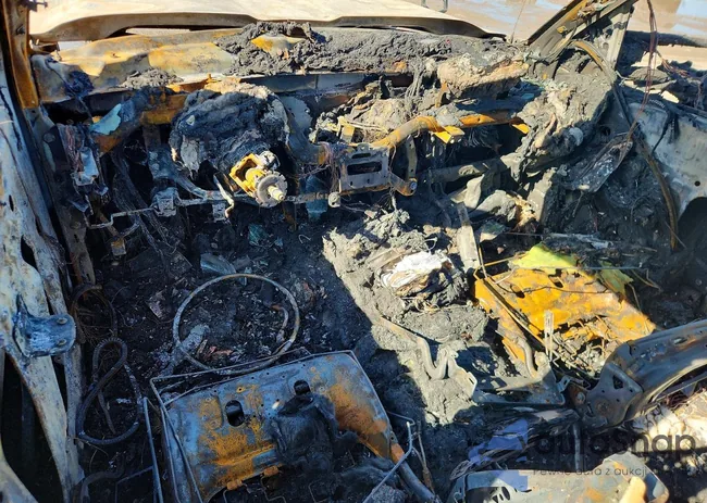 1GC1KWE82FF632956: 74842235