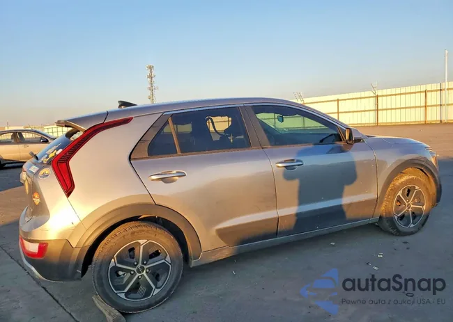 KNDCP3LE8R5121148: 72792845