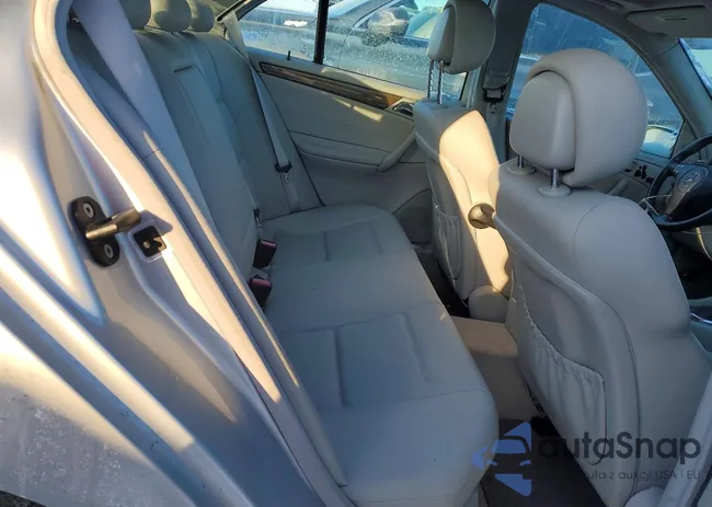 WDBRF52H37E027596: 73791895