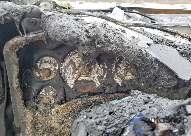 1D7HU18D84S570087: 73584785