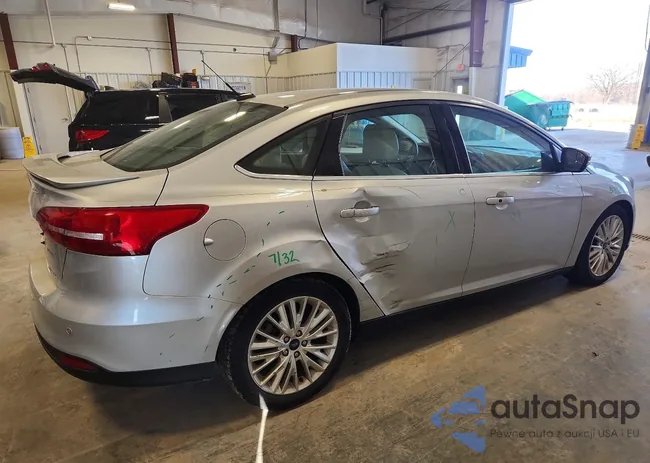 1FADP3J27HL287867: 72347635