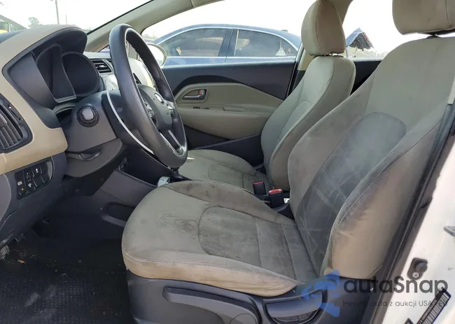 KNADM4A32E6403016: 72349155