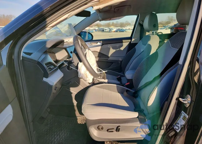 3VVUX7B26RM046898: 73483095