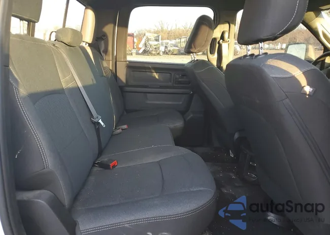 3C6UR5CL8RG117416: 73681735