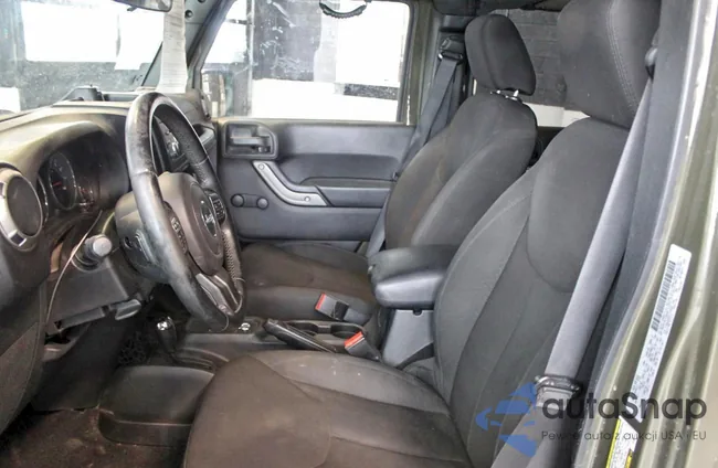 1C4BJWDG9FL670329: 72668965