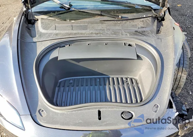 5YJ3E1EB8RF822025: 72136265