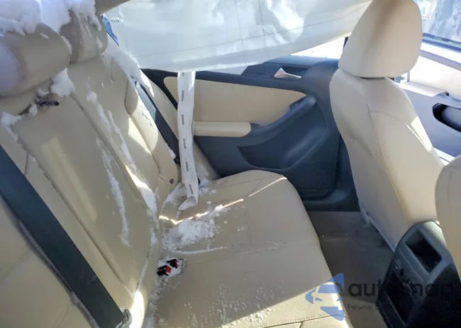 3VW3L7AJ3CM466962: 74699815