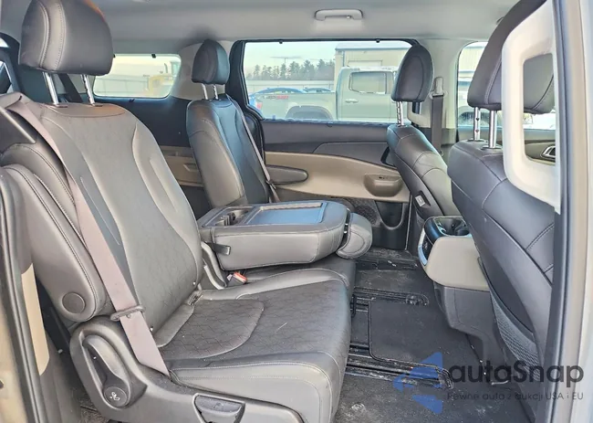 KNDNC5K33S6452297: 73575675