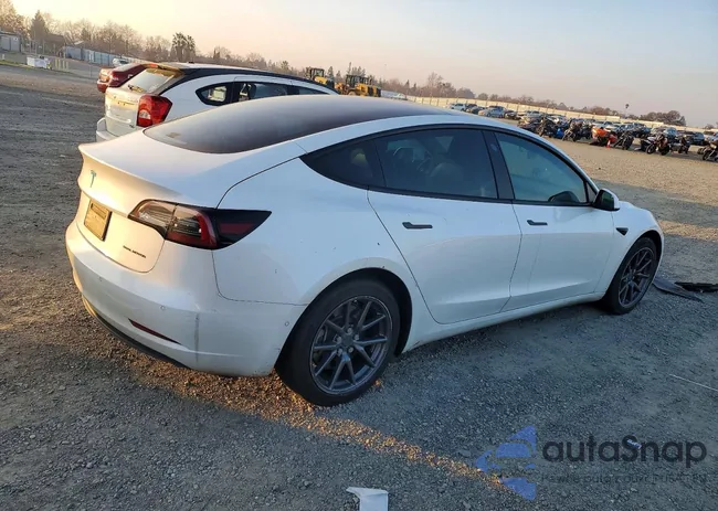 5YJ3E1EB4KF418323: 72863225