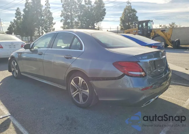 WDDZF4JB3KA661389: 73943135