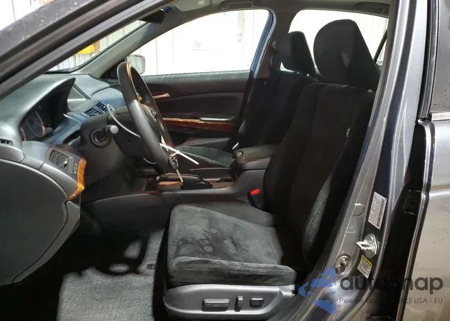 1HGCP2F72BA000525: 73976485