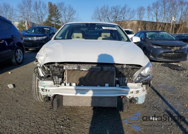 LYV402TK9JB171845: 72326975