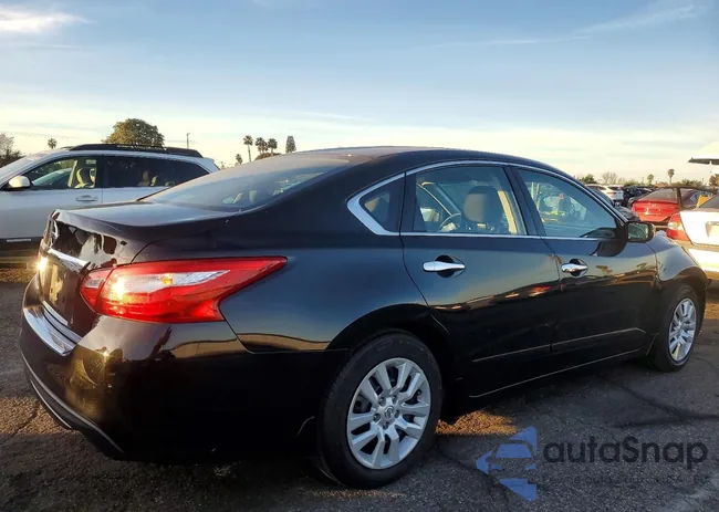 1N4AL3AP0HC215208: 73440045