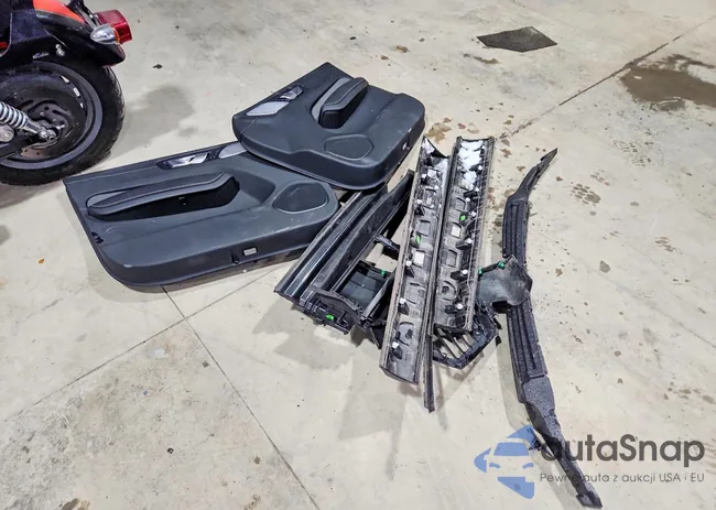 YV4H60DP4R1824905: 74228865